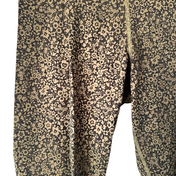 EVERLANE 25” The Perform High Rise Black Breen Floral Ankle Leggings - Picture 9 of 15